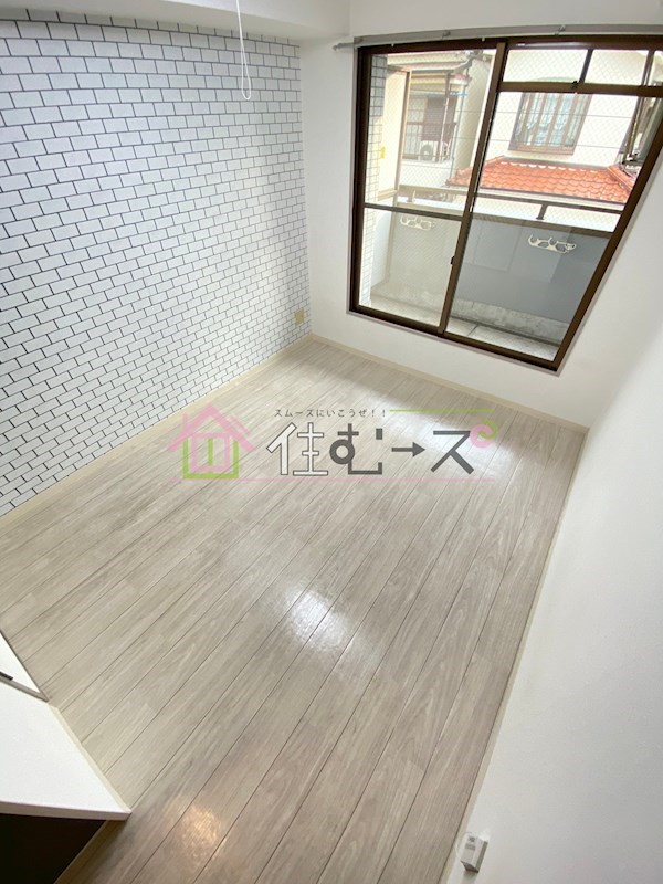 ロイヤルメゾン上新庄 ベッドルーム