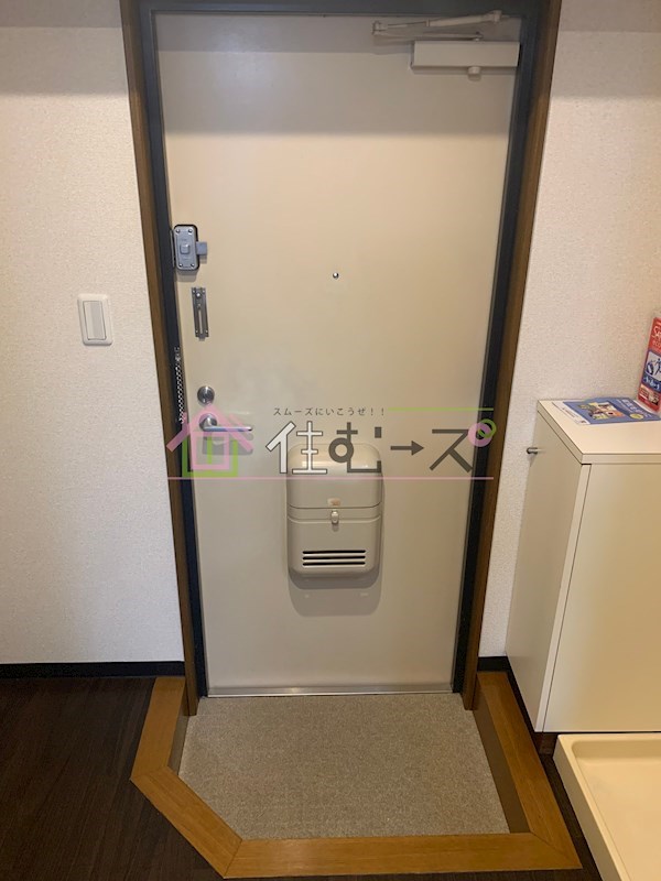 ヴィレッジリバー千日前 玄関