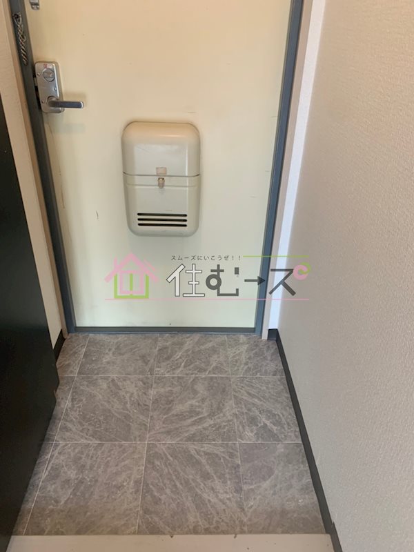 ノーブル中宮 玄関