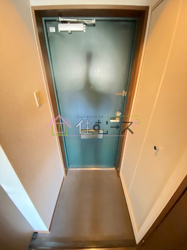 プレサンス西心斎橋 玄関