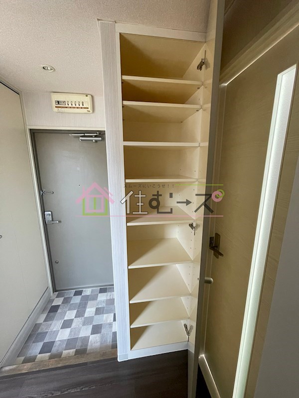 イーストコート 玄関