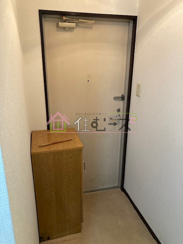 マンション輝 玄関