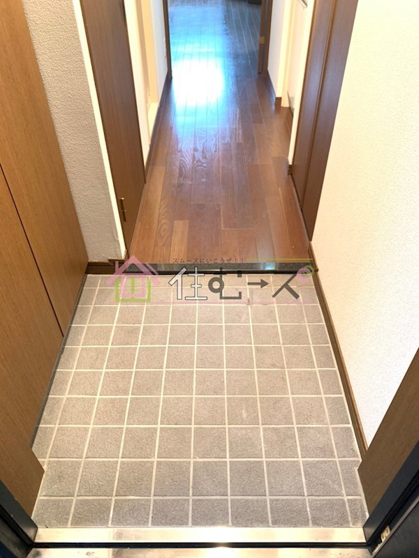 リーガル西長堀 玄関