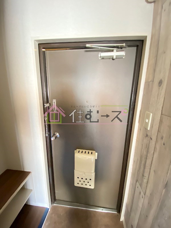 コレクション関目弐番館 玄関