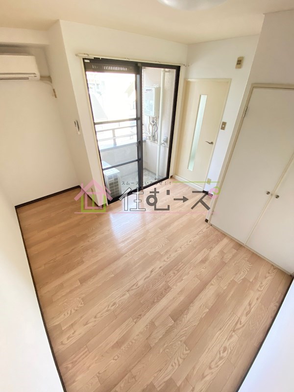 小松ビル ベッドルーム