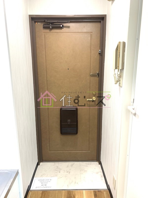 カムネス経大前 玄関