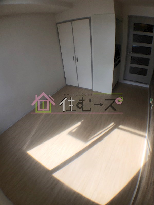 ロイヤルメゾン上新庄 リビング