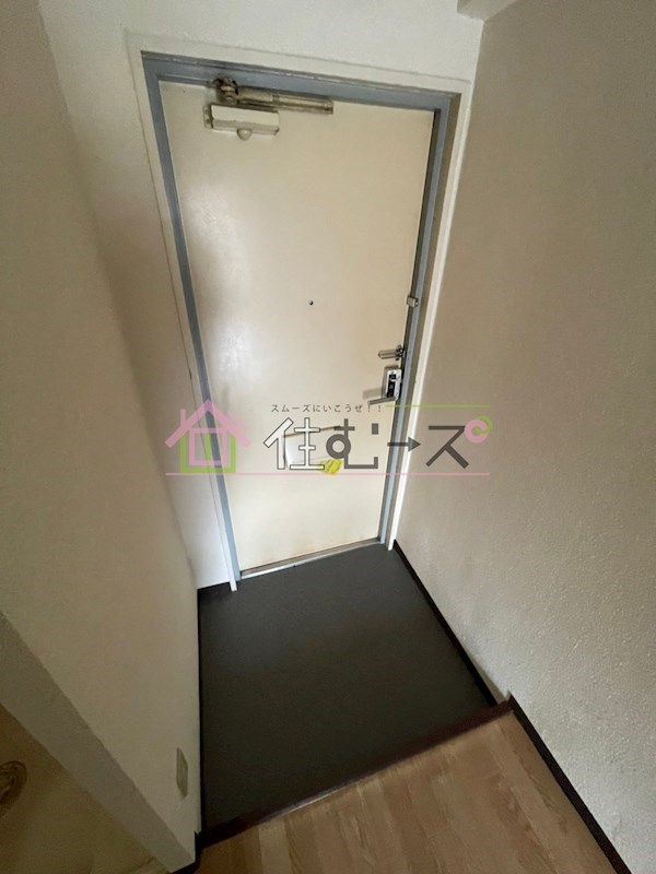 ラ・ペール一番館 玄関