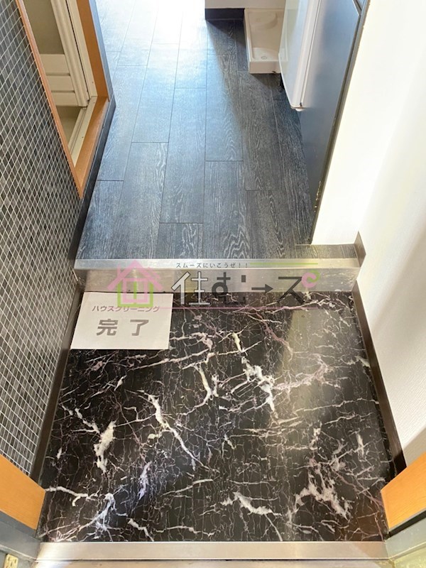 メゾンサンワ西長堀 玄関