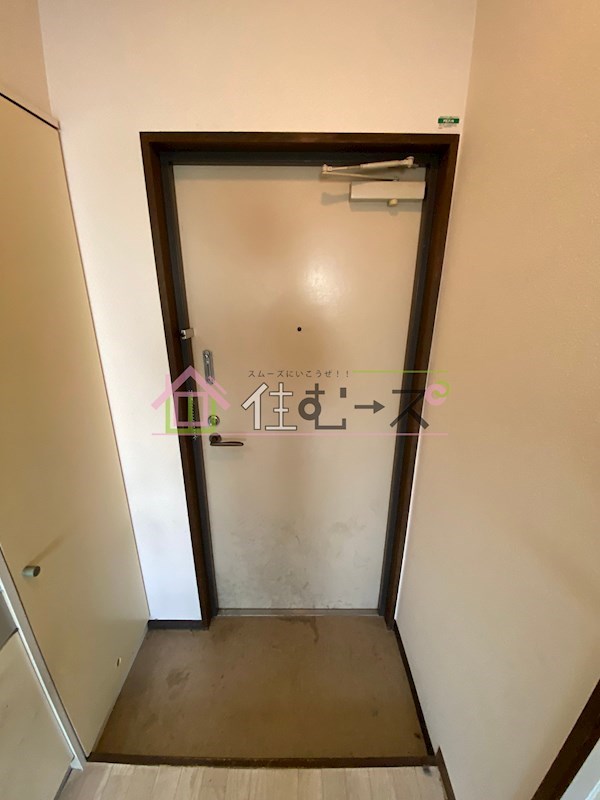 エムロード中川 玄関