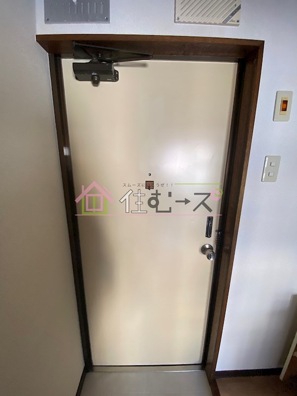 メゾン関目 玄関