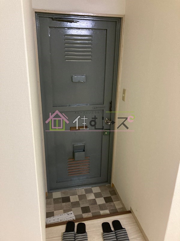 銭辰ビル 玄関