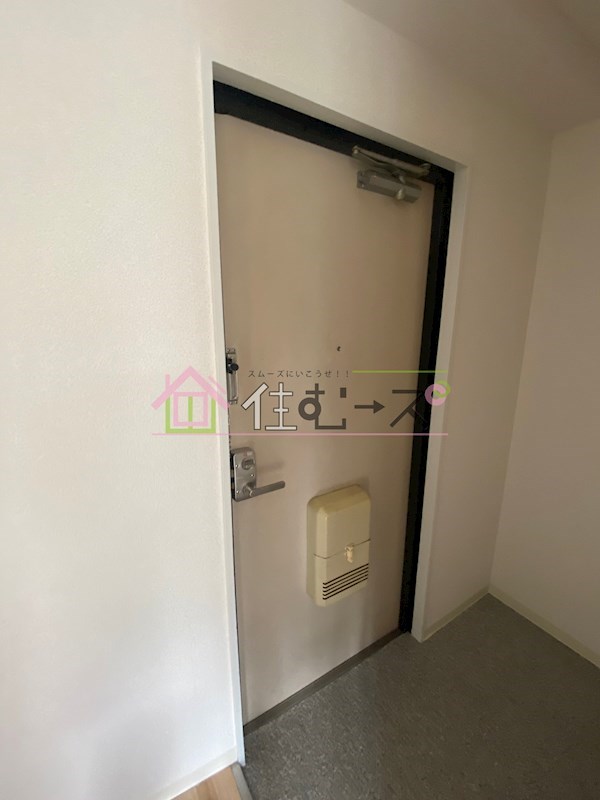 ルームス古市 玄関