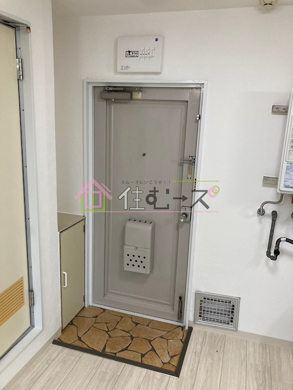 難波ビル 玄関