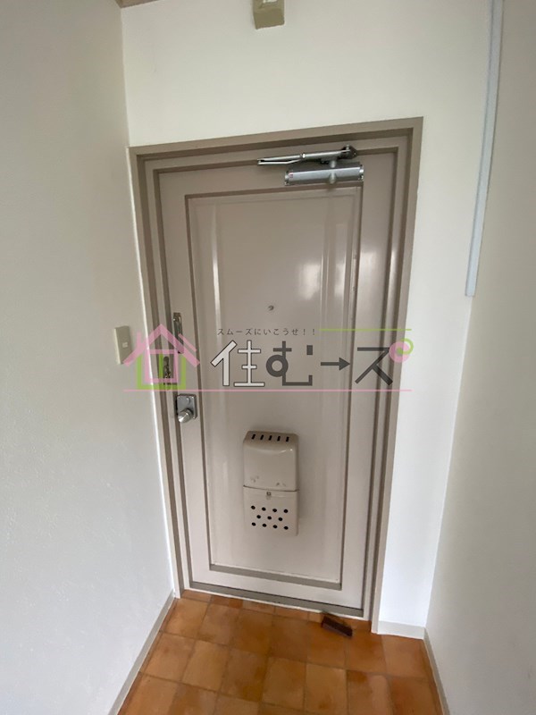 ロイヤル遠里小野 玄関