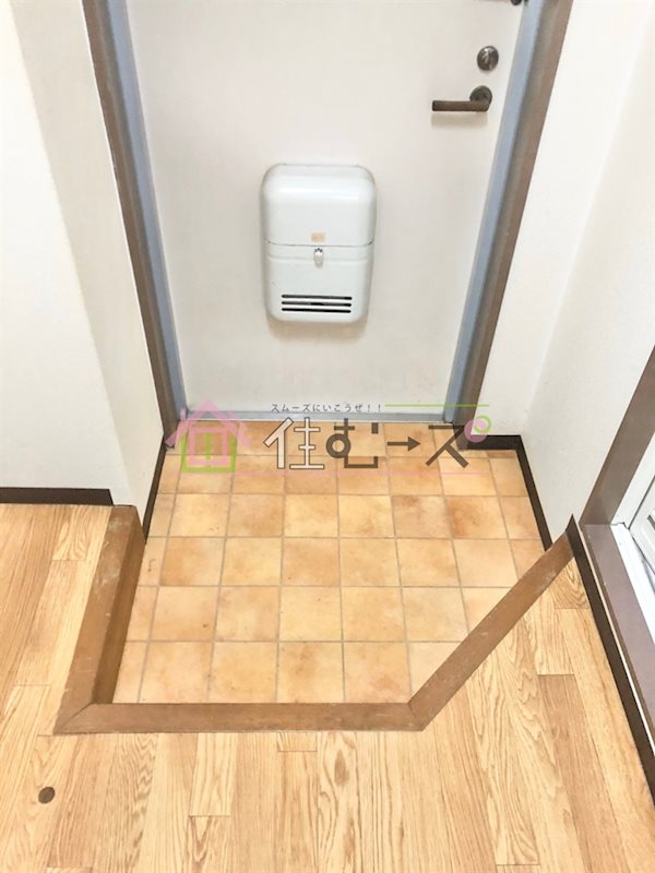 ロイヤルハイツ苅田 玄関