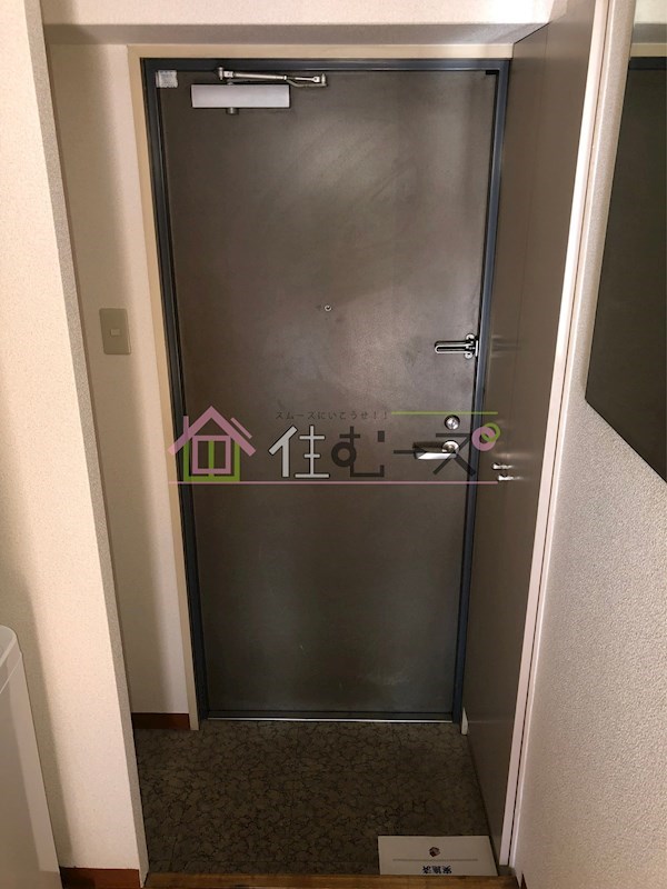 デ・リード弁天町港通 玄関