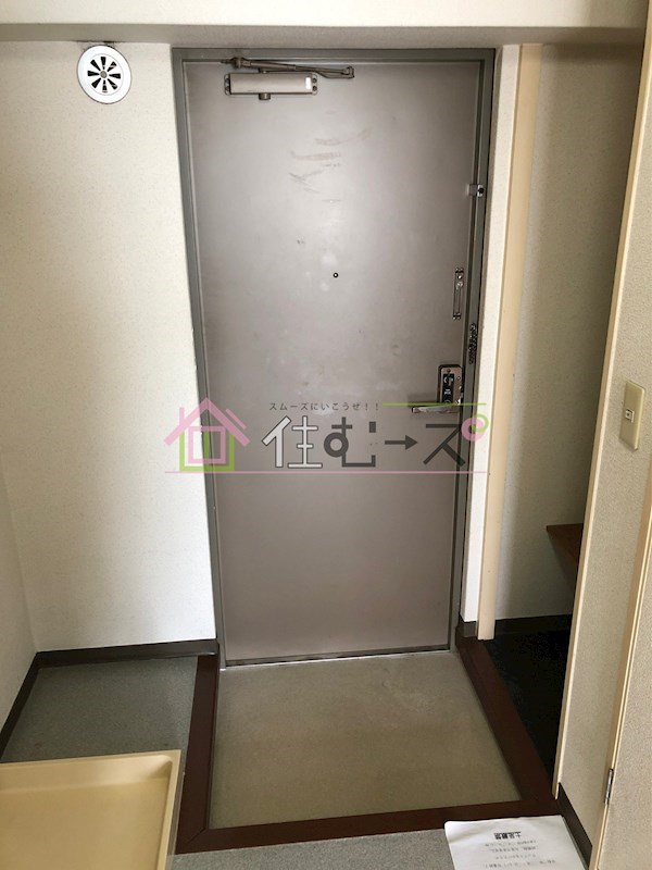 レヴェ北田辺 玄関