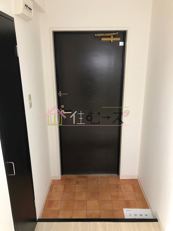 カルマーレナンバウェスト 玄関