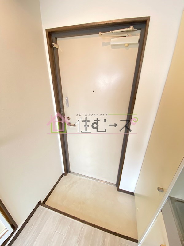 エムロード中川 玄関