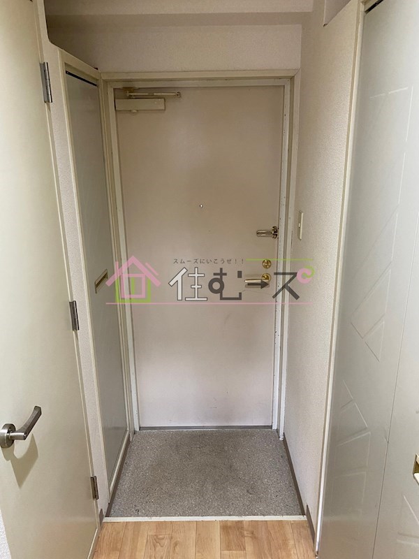 ロイヤルハイツ西淡路PartⅡ 玄関