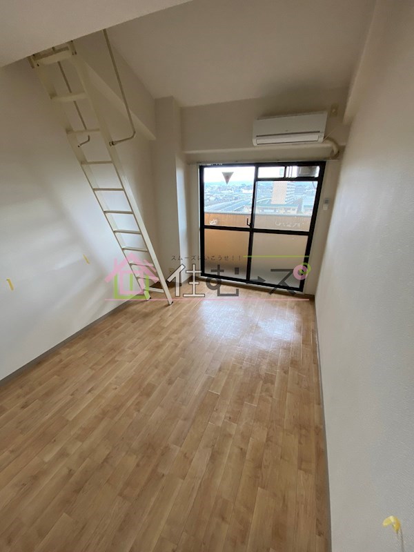 ロイヤルハイツ西淡路PartⅡ ベッドルーム