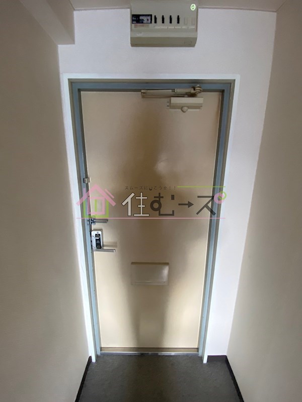 ラ・ペール一番館 玄関