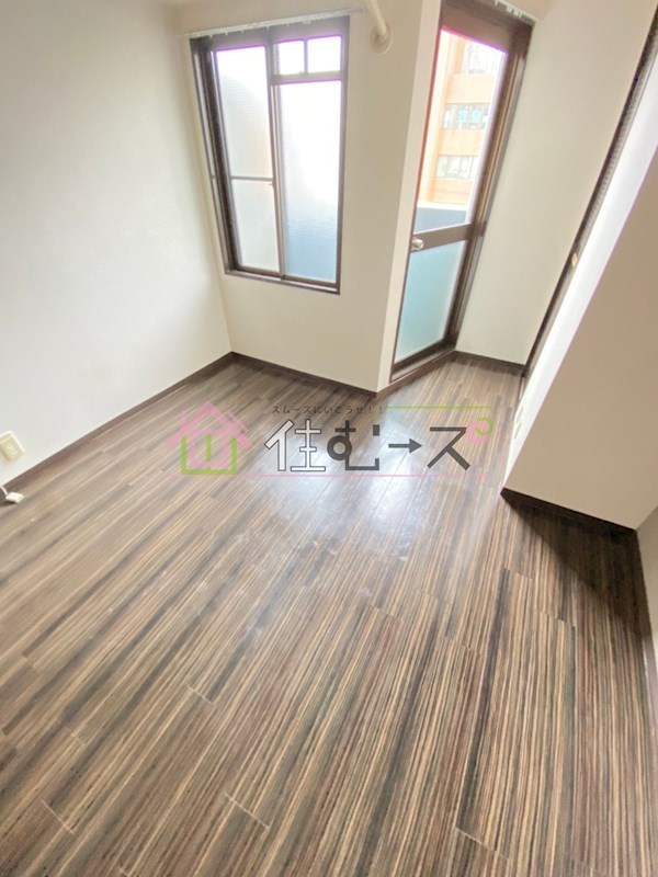 ノアーズアーク桃谷駅前 リビング