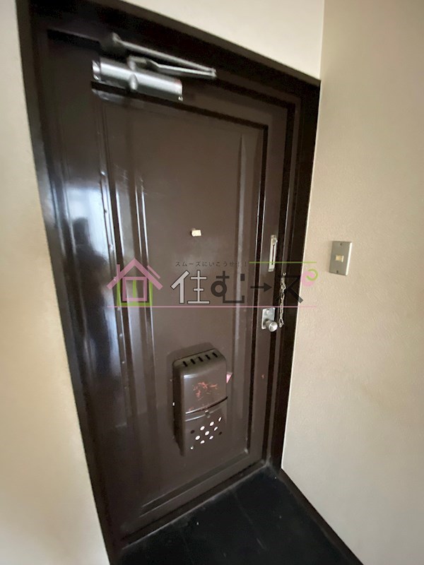 フォレストゲート岸里東 玄関