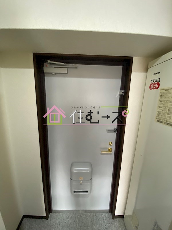 ドミール堺筋本町 玄関