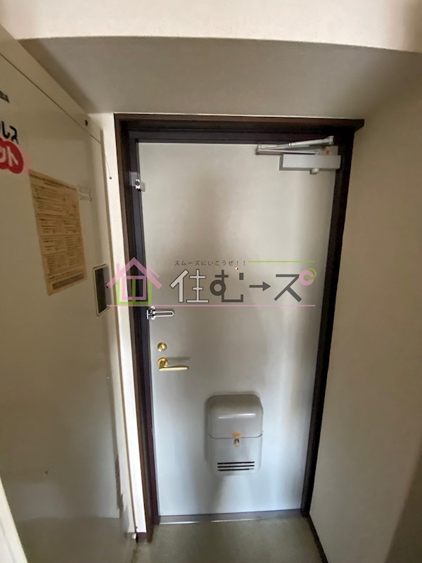 ドミール堺筋本町 玄関