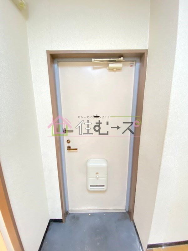 ロイヤルハイツ苅田 玄関