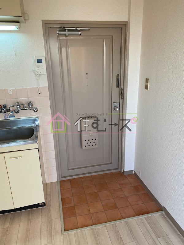 ロイヤル遠里小野 玄関