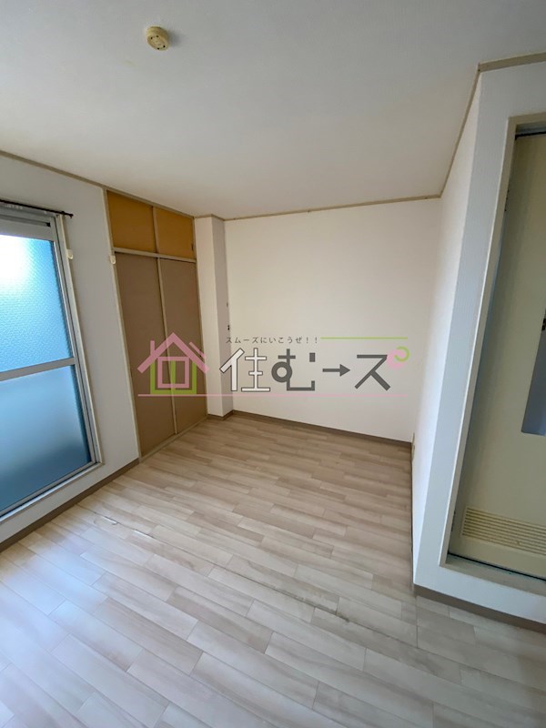 ロイヤル遠里小野 ベッドルーム