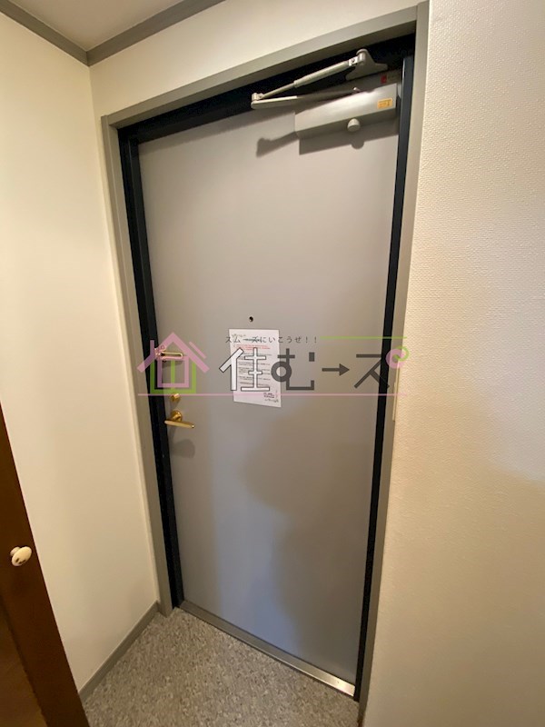 リバーライズ本町 玄関