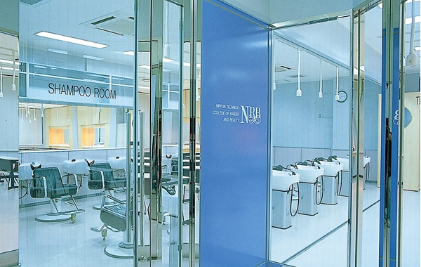 K-eastビル 専門学校