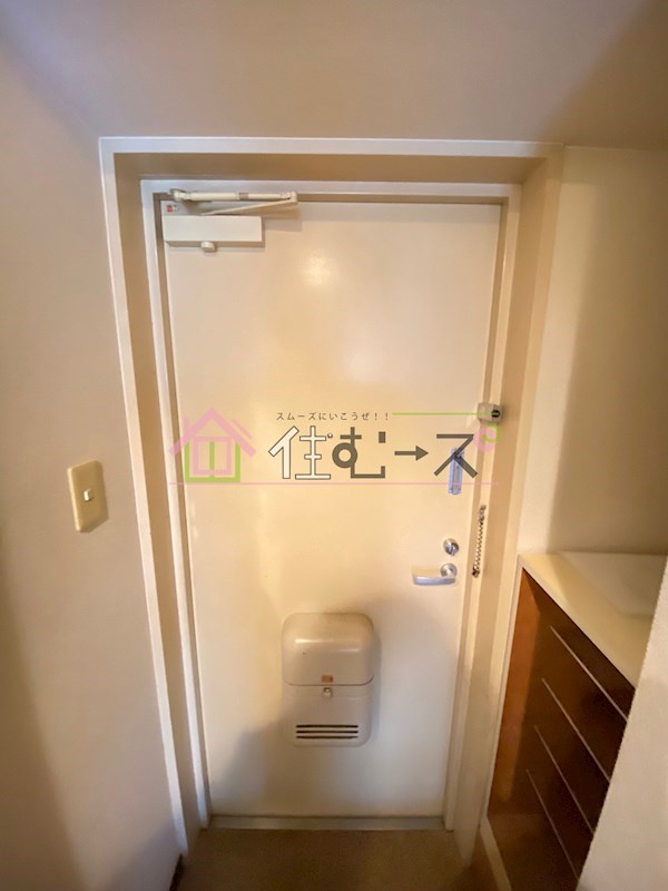 エルテルン壱番館 玄関