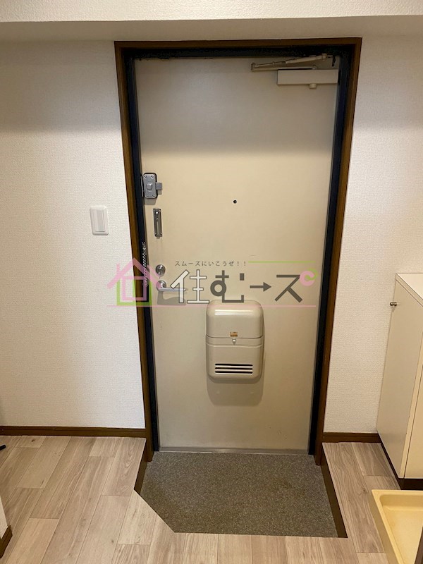 ヴィレッジリバー千日前 玄関