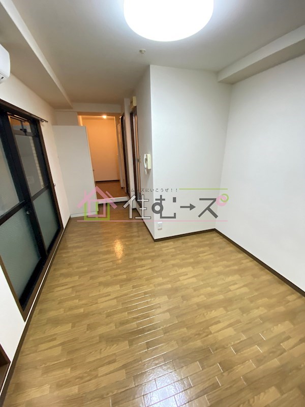 ドミール堺筋本町 リビング