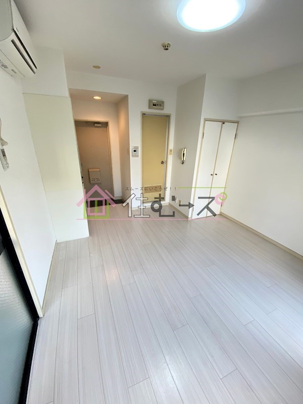 ハイエスト下寺 リビング