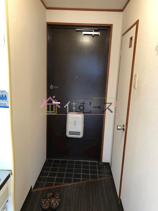 ボンジュールビル 玄関