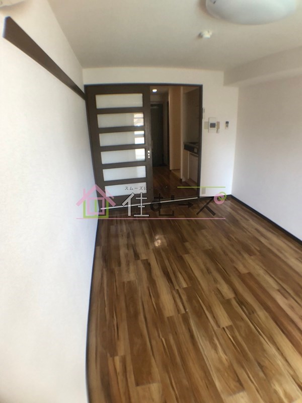ティーホームズ新大阪 リビング
