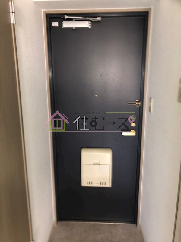 クレセント都島 玄関
