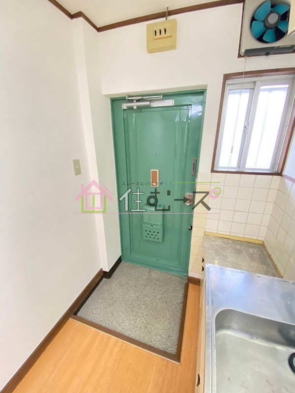 大平ハイツ 玄関