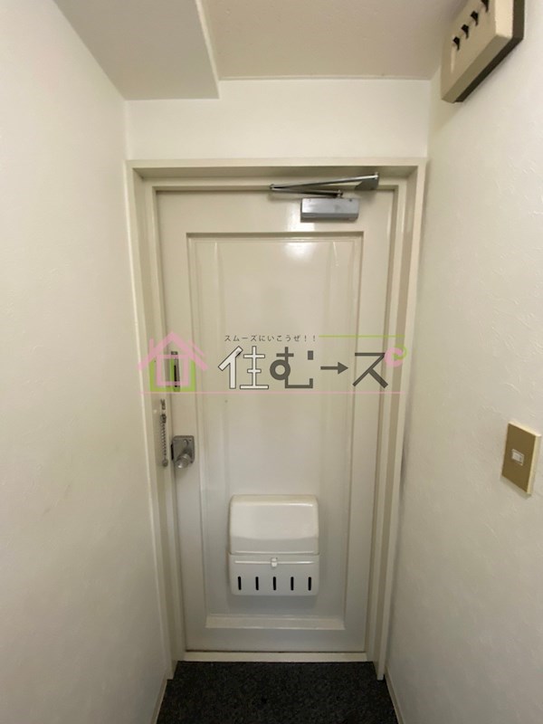 メゾンユタカファイブ 玄関