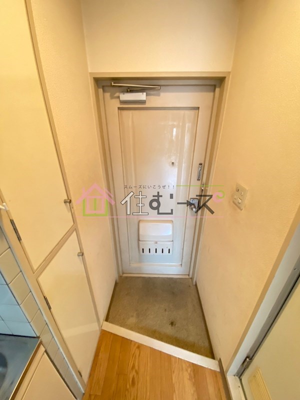 サンビル勝山北 玄関