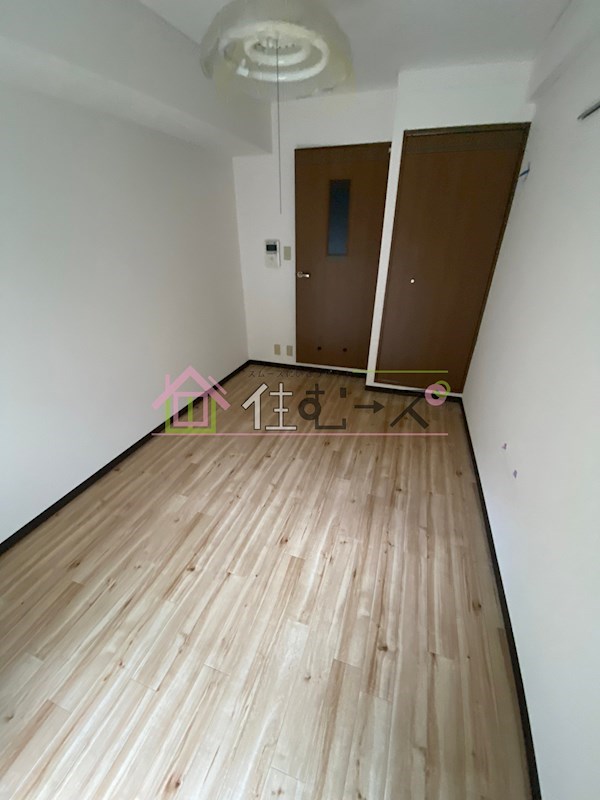 エミグラント・N リビング