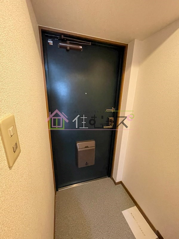 リーガル西天満  玄関