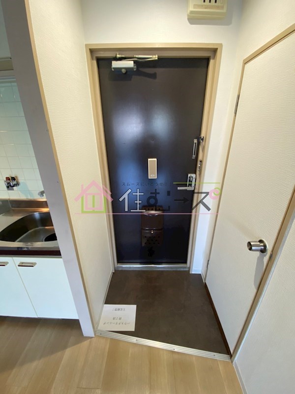 BS11アネックス 玄関