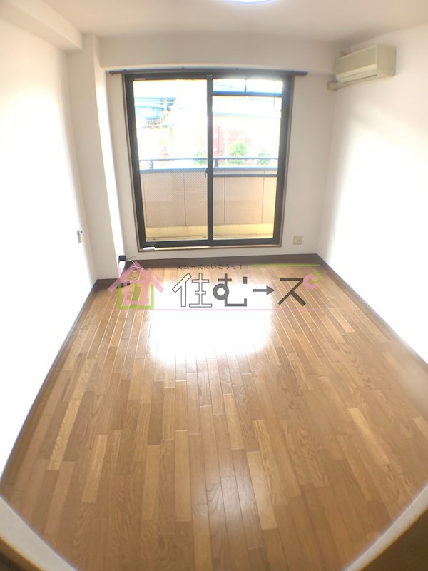 ラッキーセンター河堀口マンション ベッドルーム